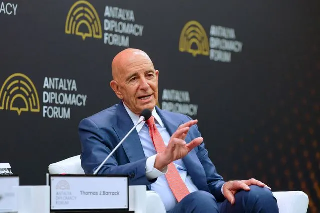 Τομ Μπάρακ: “Αν μιλήσω για τα ελληνοτουρκικά θα μου απαγορεύσουν να ξαναπάω στη Μύκονο”