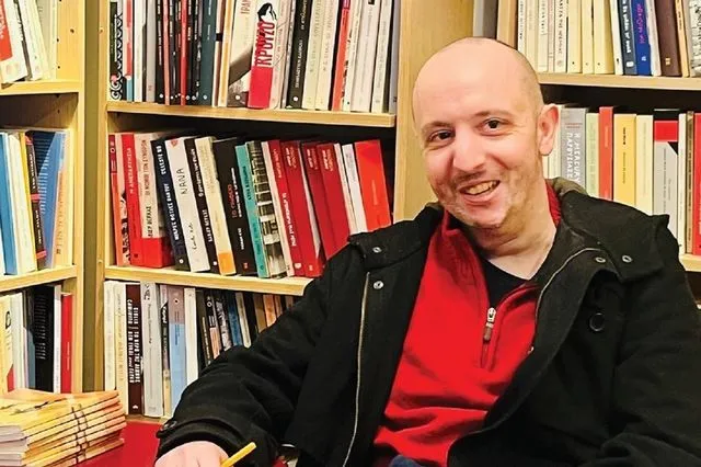 Γιάννης Μπρούζος: Πέθανε ο εκπαιδευτικός και συγγραφέας του βιβλίου “24 γράμματα στον γιο μου”