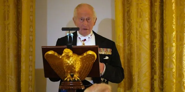 Ατάκα “φωτιά” του Καρόλου στον Τραμπ: Αν δεν ήμασταν εμείς, θα μιλούσατε γαλλικά