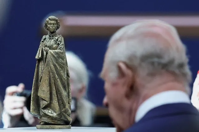 Βρετανία: Ο φόρος τιμής του βασιλιά Καρόλου στην Ελισάβετ που θα γινόταν 100 ετών