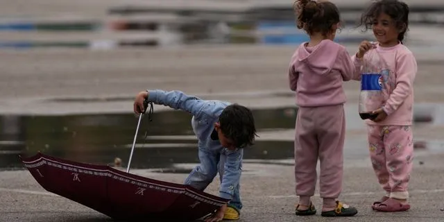 Ακόμα κι αν η σφαγή σταματήσει, το τραύμα στα παιδιά του Ιράν θα παραμείνει