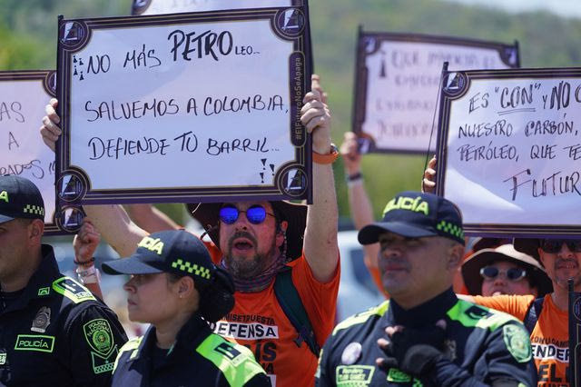 “Αυτοκτονικός καπιταλισμός”: Η προειδοποίηση του προέδρου της Κολομβίας για την ανθρωπότητα