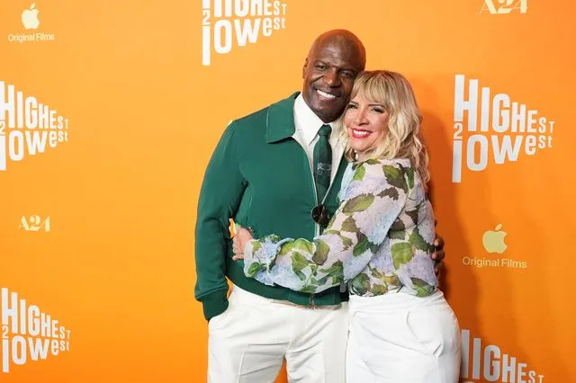 Ο Τέρι Κρουζ και η σύζυγός του, η Ρεμπέκα Κινγκ Κρουζ