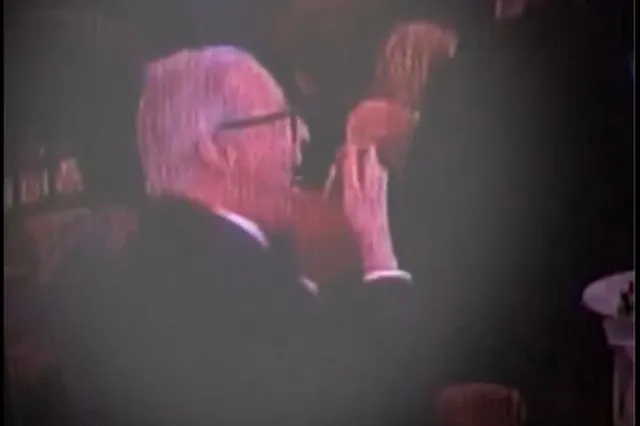 Δήλωση-έπος από τον άνδρα που έτρωγε ατάραχος τη σαλάτα του στο δείπνο του Λευκού Οίκου