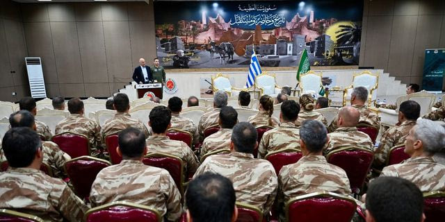 Επίσκεψη Δένδια στην Ελληνική Δύναμη Σαουδικής Αραβίας που κατέρριψε τους ιρανικούς πυραύλους