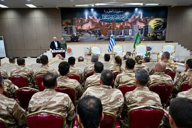 Επίσκεψη Δένδια στην Ελληνική Δύναμη Σαουδικής Αραβίας που κατέρριψε τους ιρανικούς πυραύλους