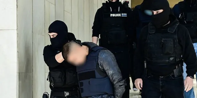 Άγιος Δημήτριος: Ο δράστης τράβηξε φωτογραφία το ματωμένο μαχαίρι και το έδειξε στην παρέα του