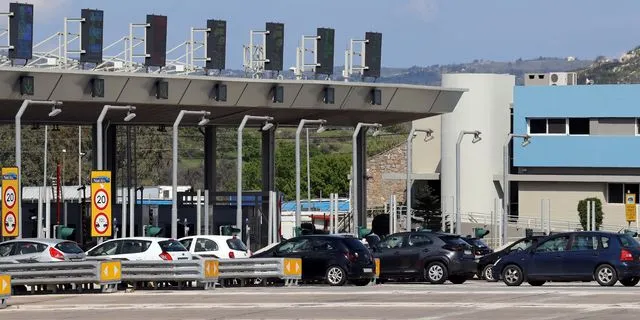 Έξοδος Πάσχα: 320.000 οχήματα έφυγαν σε δύο ημέρες – Ουρές στα διόδια