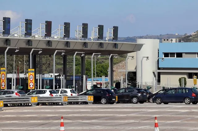 Έξοδος Πάσχα: 320.000 οχήματα έφυγαν σε δύο ημέρες – Ουρές στα διόδια