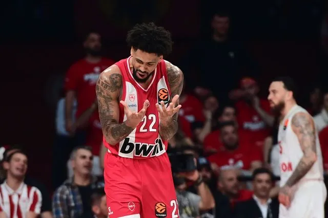 Ολυμπιακός – Μονακό: Η επική αντίδραση των σχολιαστών της EuroLeague στο σουτ του Ντόρσεϊ πίσω απ’ το κέντρο