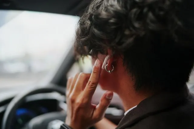 Πόσο “αθώα” είναι τελικά τα ασύρματα ακουστικά;