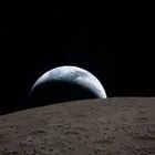 Artemis II: Η πρώτη φωτογραφία της Γης από την αθέατη πλευρά του φεγγαριού