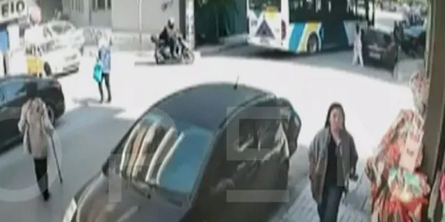 Βίντεο – ντοκουμέντο με τον 89χρονο να φεύγει από τον ΕΦΚΑ με την καραμπίνα στα χέρια