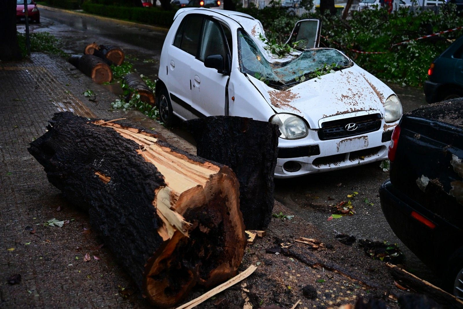 Η κακοκαιρία Erminio σάρωσε τη χώρα - Ένας νεκρός και πολλά προβλήματα
