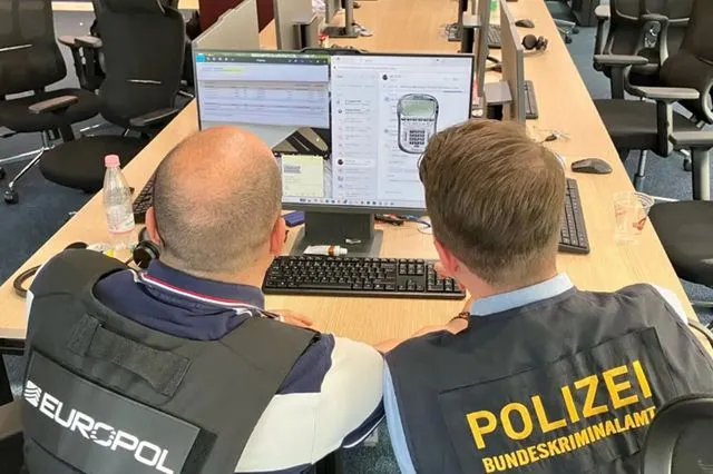 Europol: Εξαρθρώθηκε δίκτυο “call center” με απάτες 50 εκατ. ευρώ – Θύματα και Έλληνες