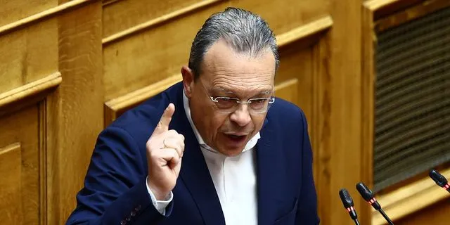 Φάμελλος προς Μητσοτάκη: Είστε εκβιαζόμενος και διαπλεκόμενος – Για αυτό πρέπει να φύγετε