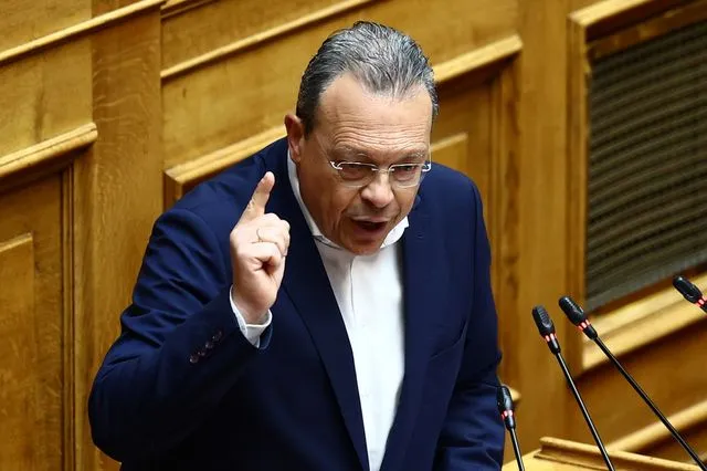 Φάμελλος προς Μητσοτάκη: Είστε εκβιαζόμενος και διαπλεκόμενος – Για αυτό πρέπει να φύγετε