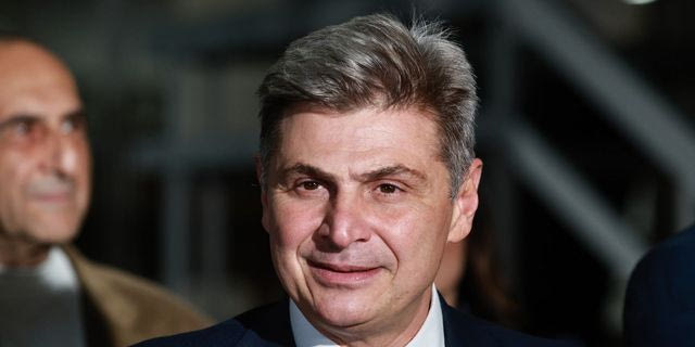 Νικόλας Φαραντούρης: “Ενώνω τη φωνή μου με το ΠΑΣΟΚ”