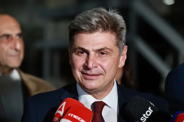 Νικόλας Φαραντούρης: “Ενώνω τη φωνή μου με το ΠΑΣΟΚ”