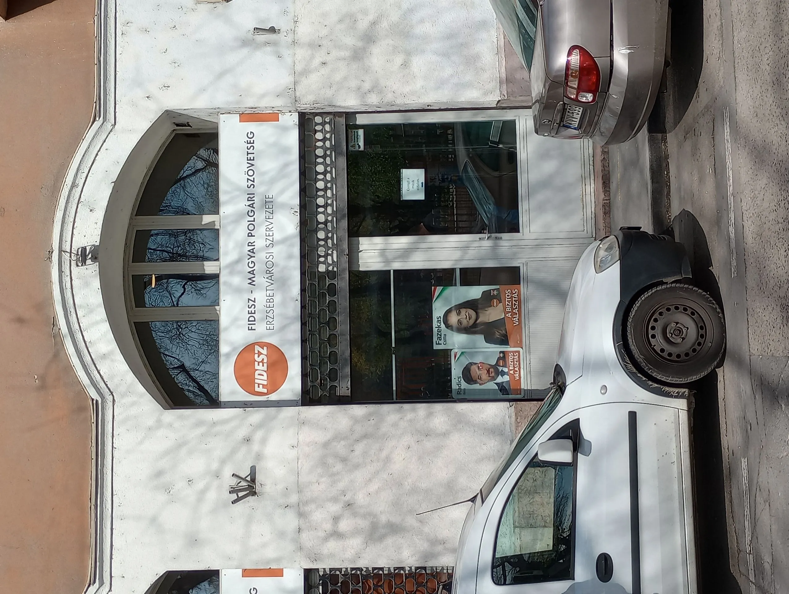 Εκλογικό κέντρο του κυβερνώντος κόμματος Φίντεζ