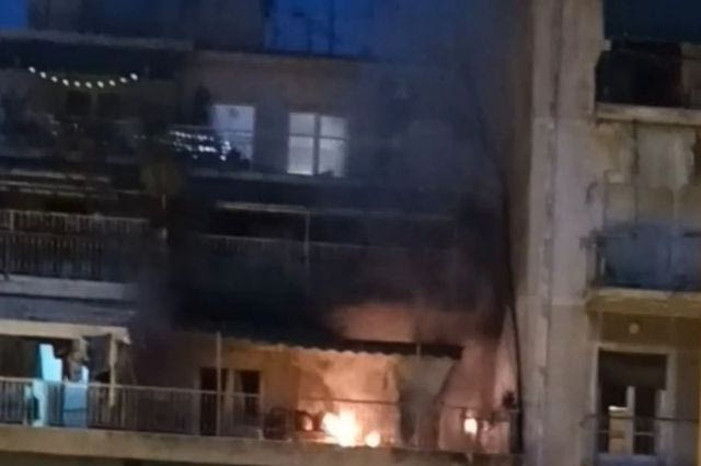 Μεταξουργείο: Φωτιά σε διαμέρισμα τέταρτου ορόφου – Bίντεο
