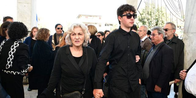 Συγκίνηση στην κηδεία του Βασίλη Ρίζου – “Αντίο σύντροφε”