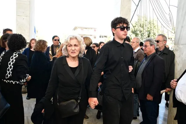 Συγκίνηση στην κηδεία του Βασίλη Ρίζου – “Αντίο σύντροφε”