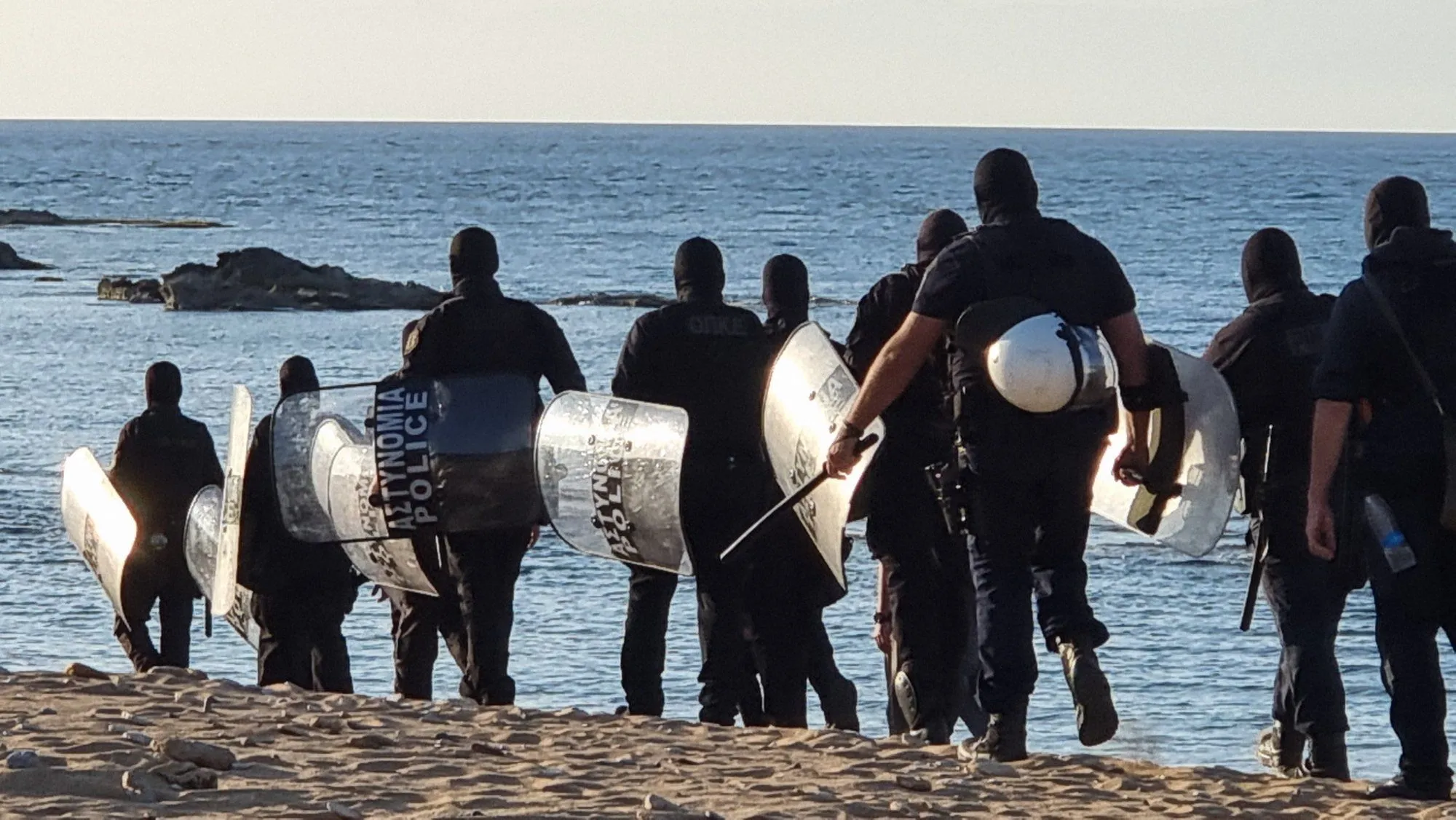 Απόβαση ΜΑΤ στη Γαύδο - 