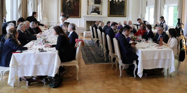 Επίσημο γεύμα προς τιμήν της γαλλικής αντιπροσωπείας από τον Γιώργο Γεραπετρίτη