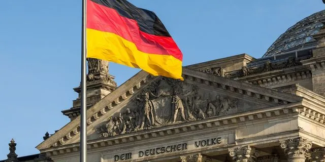 Γερμανία: Σχεδιάζει επιπλέον δανεισμό 111 δισ. ευρώ το 2027, φόρο σε ζάχαρη και πλαστικό