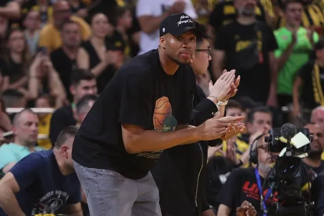 Γιατί Γιάννης και Θανάσης Αντετοκούνμπο δεν πανηγύρισαν στο φινάλε του Άρης Betsson – Πανιώνιος