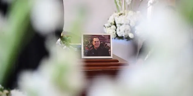 Πλήθος κόσμου στο τελευταίο αντίο στον Βασίλη Γκούμα