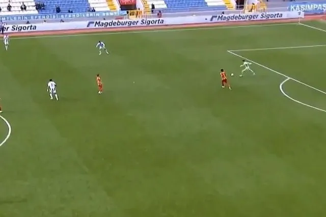 Το γκολ της χρονιάς από τον Γιαννιώτη με εκτέλεση από τη δική του περιοχή – Βίντεο