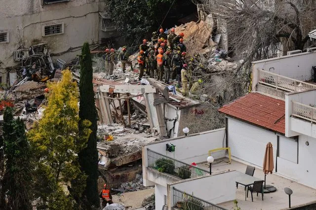 Ισραήλ: Τέσσερα πτώματα ανασύρθηκαν από ερείπια πολυκατοικίας στη Χάιφα