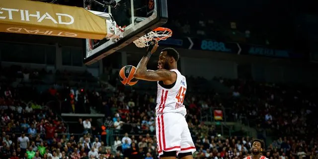 EuroLeague Top 10: Κορυφαίος ο Ολυμπιακός με το απίθανο κάρφωμα του Χολ