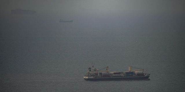 Το Ιράν κατάσχεσε δύο πλοία στα Στενά του Ορμούζ – Οι ΗΠΑ υποβαθμίζουν την εξέλιξη