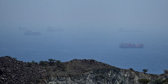 Δεξαμενόπλοια στα Στενά του Ορμούζ