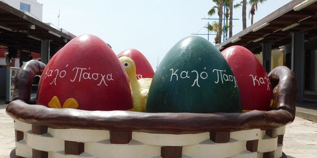 Πάσχα: Στολισμένοι κεντρικοί δρόμοι σε νησιά