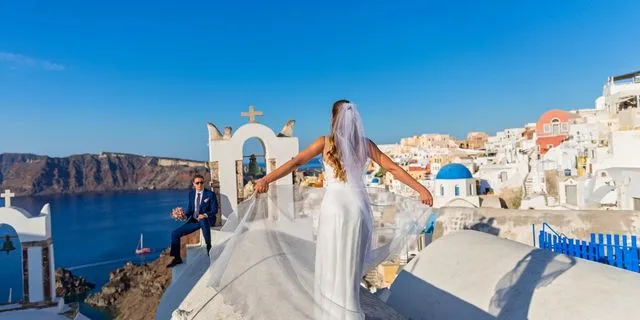 Γάμος στη Σαντορίνη