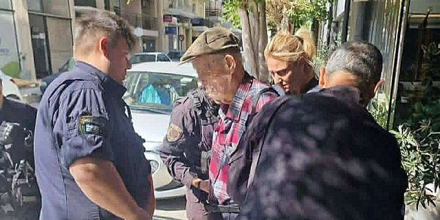 Ο αστυνομικός που συνέλαβε τον 89χρονο: Μου είπε “τώρα θα με δείξουν όλα τα κανάλια”