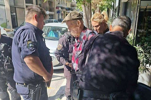 Ο αστυνομικός που συνέλαβε τον 89χρονο: Μου είπε “τώρα θα με δείξουν όλα τα κανάλια”