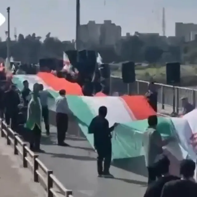 Ιράν: Με ανθρώπινες αλυσίδες γύρω από υποδομές απαντούν στις απειλές Τραμπ