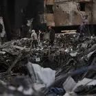 Στο Ιράν τα πρώτα φορτία ανθρωπιστικής βοήθειας του Ερυθρού Σταυρού