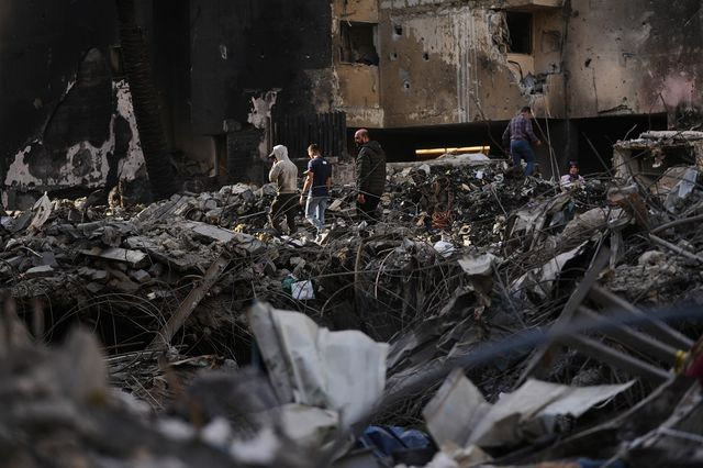 Στο Ιράν τα πρώτα φορτία ανθρωπιστικής βοήθειας του Ερυθρού Σταυρού