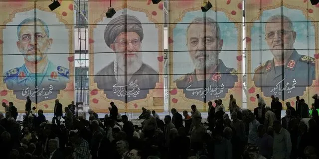 Financial Times: Διχασμός στο εσωτερικό του Ιράν για τις συνομιλίες με τις ΗΠΑ