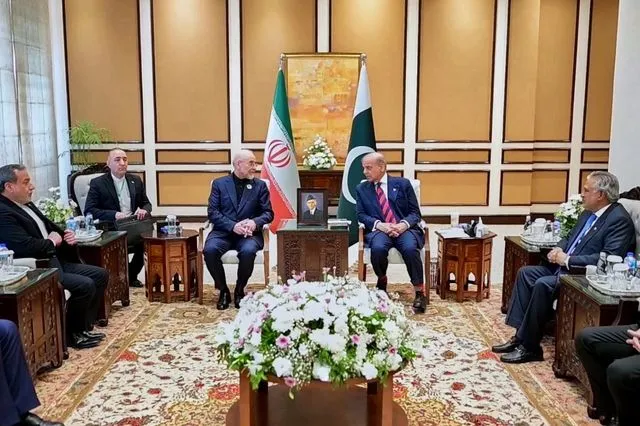 Ολοκληρώθηκε ο α' γύρος συνομιλιών ΗΠΑ και Ιράν - Πού "τα βρίσκουν" και τα "αγκάθια"