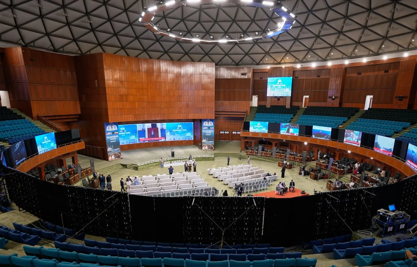 Άρχισαν οι ειρηνευτικές συνομιλίες για τον τερματισμό του πολέμου στο Ιράν