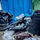 Θεσσαλονίκη: Άστεγος κοιμόταν σε κάδο σκουπιδιών