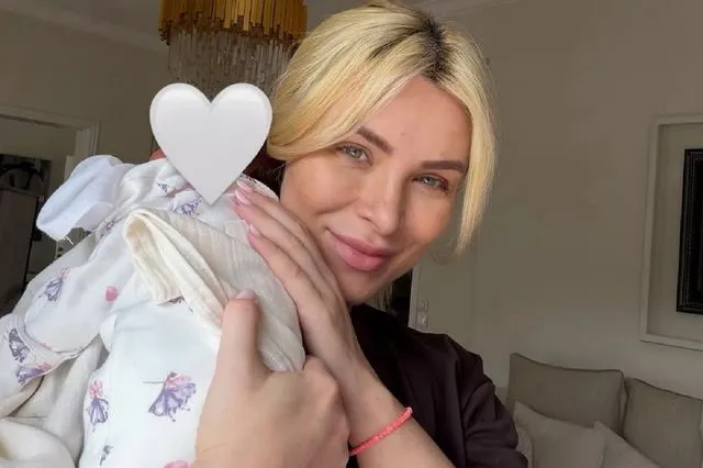 Κατερίνα Καινούργιου: Ξέσπασε για δήθεν εικόνα της κόρης της – “Αυτό δεν είναι δικό μου παιδί”