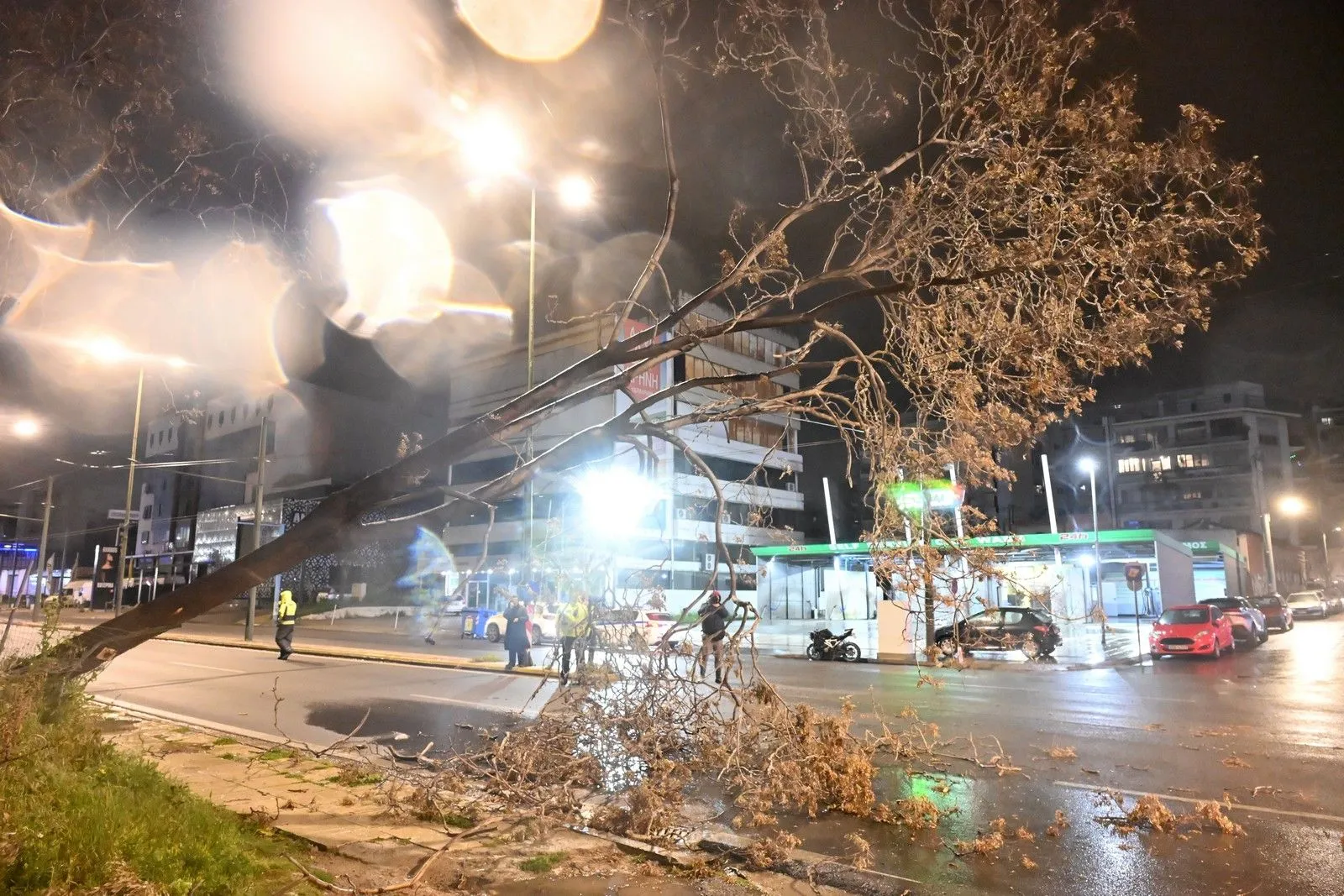 Κακοκαιρία Erminio: Νεκρός άνδρας στη Νέα Μάκρη - Παρασύρθηκε το ΙΧ του από τις πλημμύρες
